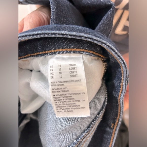 American Eagle Dark Wash Skinny Jeans - Picture 2 of 3